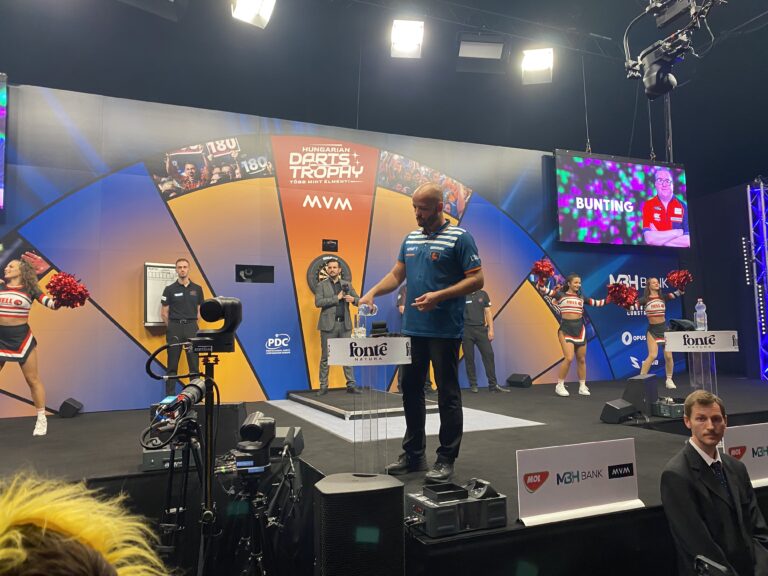 Une heure avec Thibault Tricole, le meilleur joueur français de fléchettes